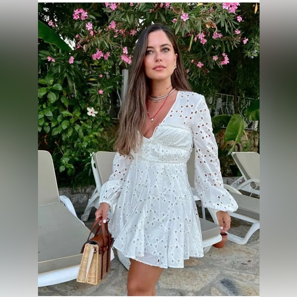 NEW ZARA OYSTER WHITE MINI SHORT DRESS WITH OPENWORK EMBROIDERY - Picture 2 of 4